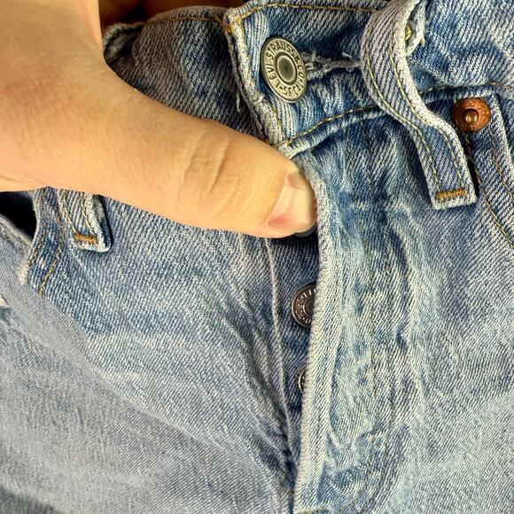 Levi's 501 Women's 24 Waist Button Fly Stonewashed Denim Raw Hem Jean Shorts - Picture 7 of 10